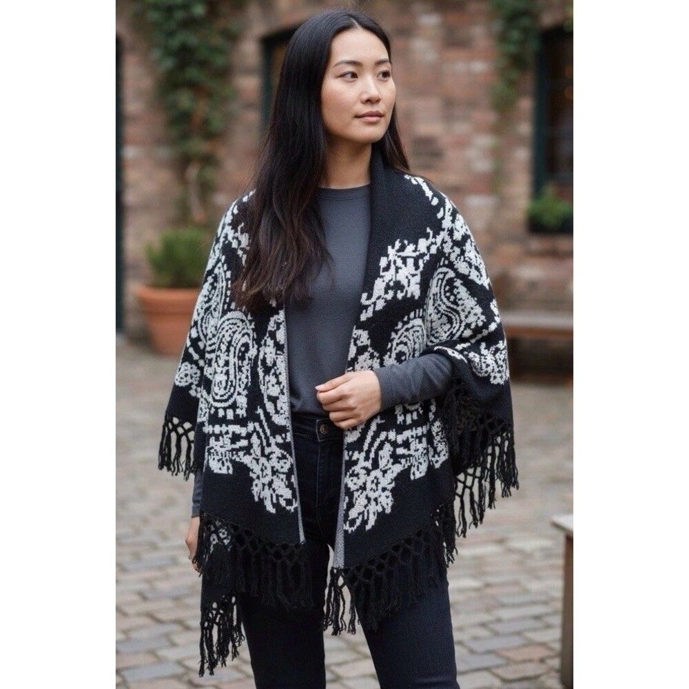 Vintage Collectioneighteen Cape, Size Medium, Black&White Paisley,Boho
